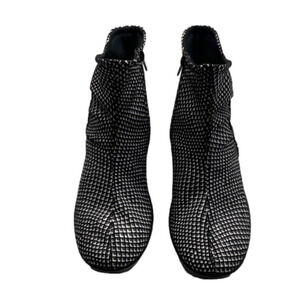 A’rcopedico Low Wedge Ankle Booties Side Zipper Size 41 Black and White